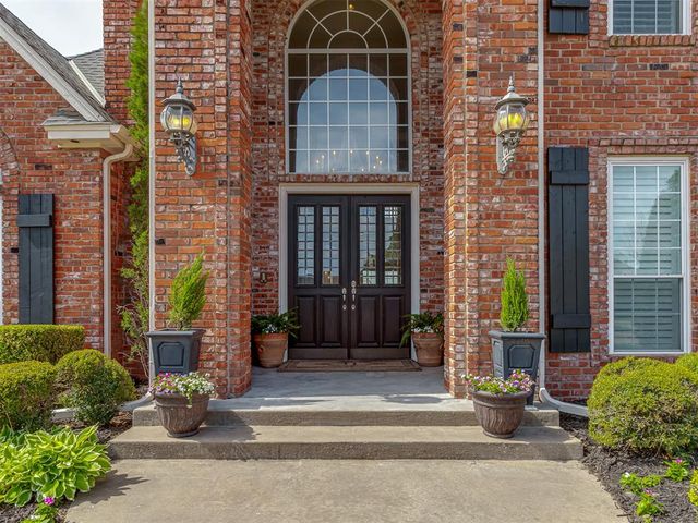 5917 Laquinta Drive, Edmond, OK 73025