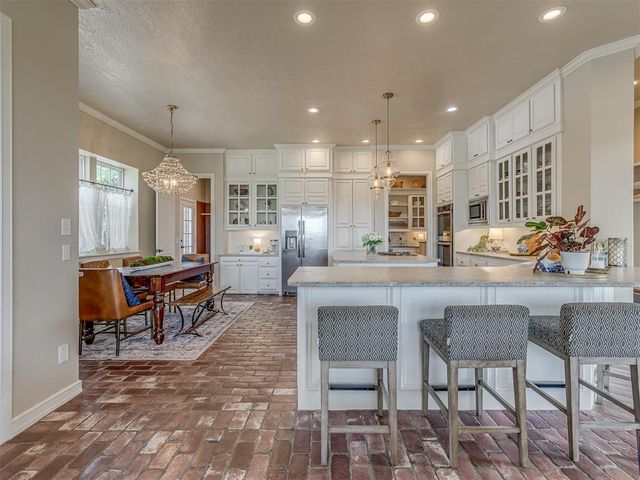 5917 Laquinta Drive, Edmond, OK 73025