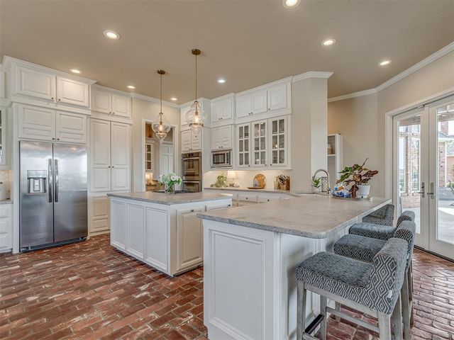 5917 Laquinta Drive, Edmond, OK 73025