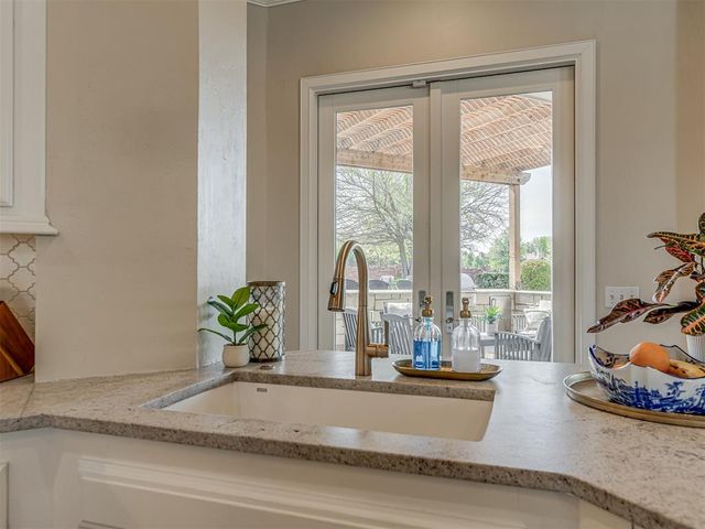 5917 Laquinta Drive, Edmond, OK 73025
