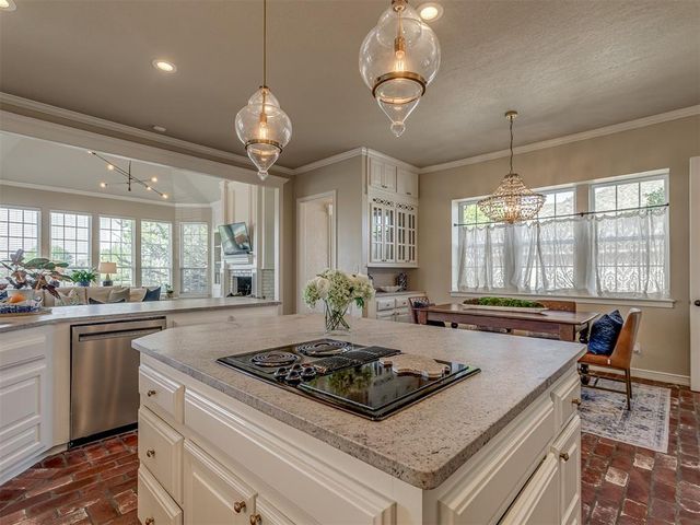 5917 Laquinta Drive, Edmond, OK 73025