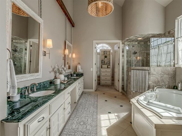 5917 Laquinta Drive, Edmond, OK 73025