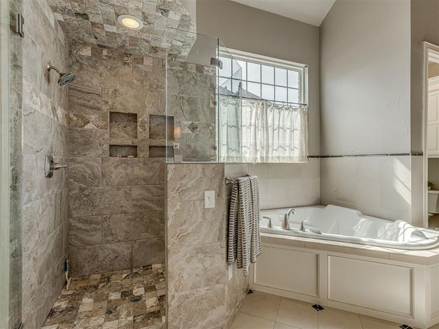 5917 Laquinta Drive, Edmond, OK 73025