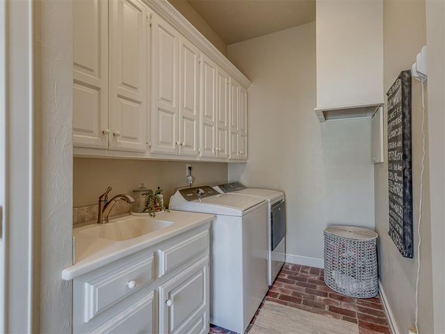 5917 Laquinta Drive, Edmond, OK 73025
