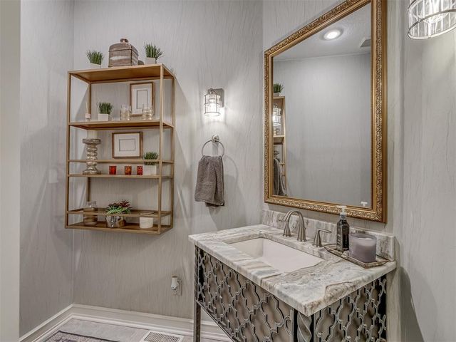 5917 Laquinta Drive, Edmond, OK 73025