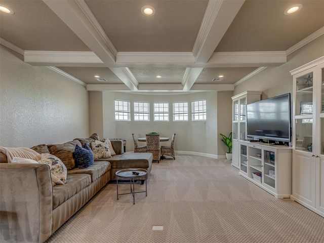 5917 Laquinta Drive, Edmond, OK 73025