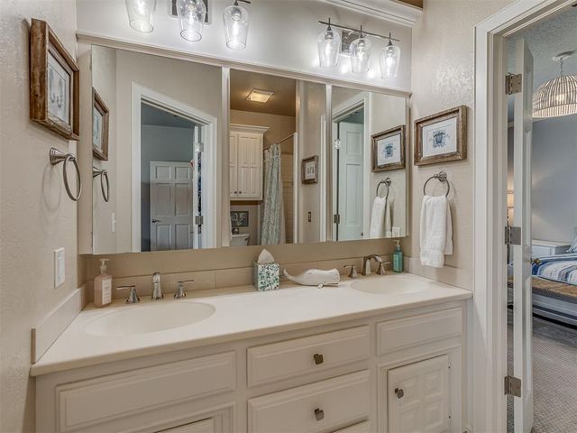 5917 Laquinta Drive, Edmond, OK 73025