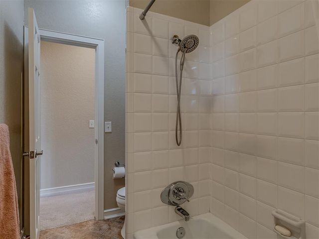 5917 Laquinta Drive, Edmond, OK 73025
