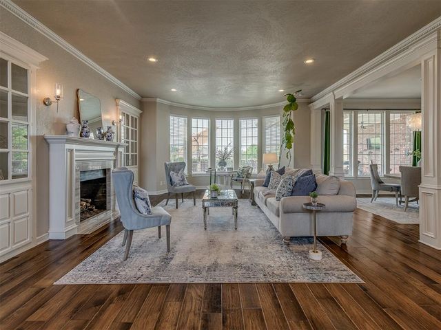 5917 Laquinta Drive, Edmond, OK 73025