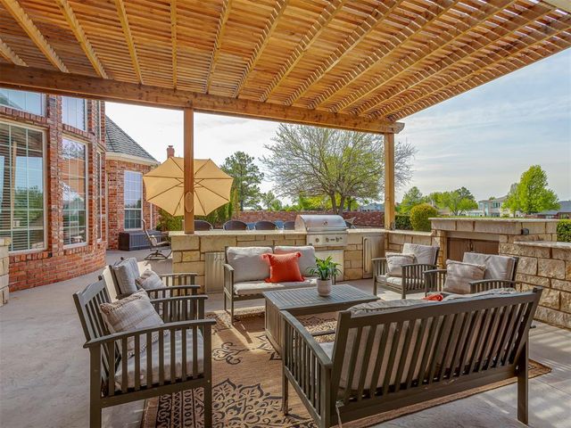 5917 Laquinta Drive, Edmond, OK 73025