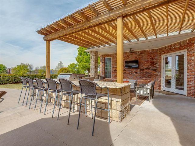 5917 Laquinta Drive, Edmond, OK 73025