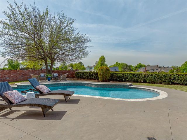 5917 Laquinta Drive, Edmond, OK 73025