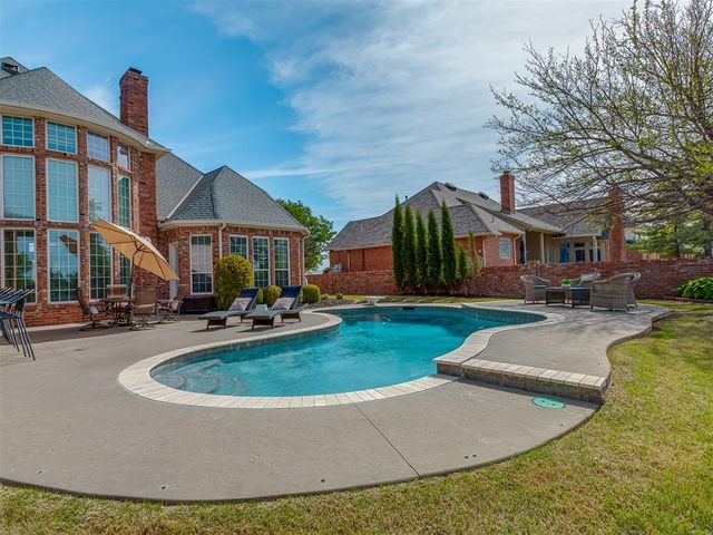 5917 Laquinta Drive, Edmond, OK 73025
