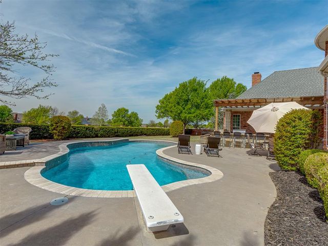 5917 Laquinta Drive, Edmond, OK 73025