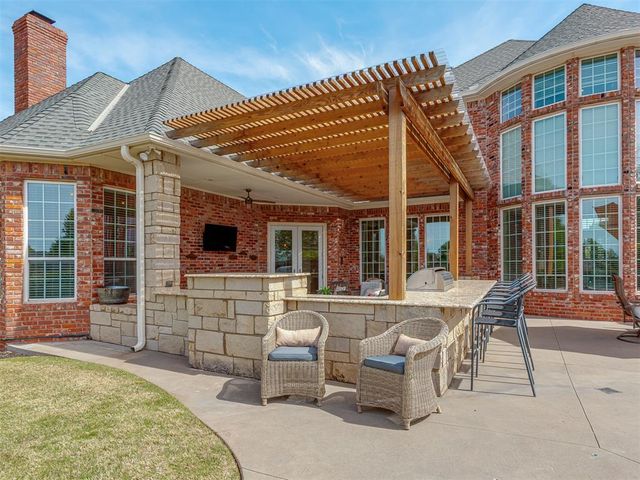 5917 Laquinta Drive, Edmond, OK 73025