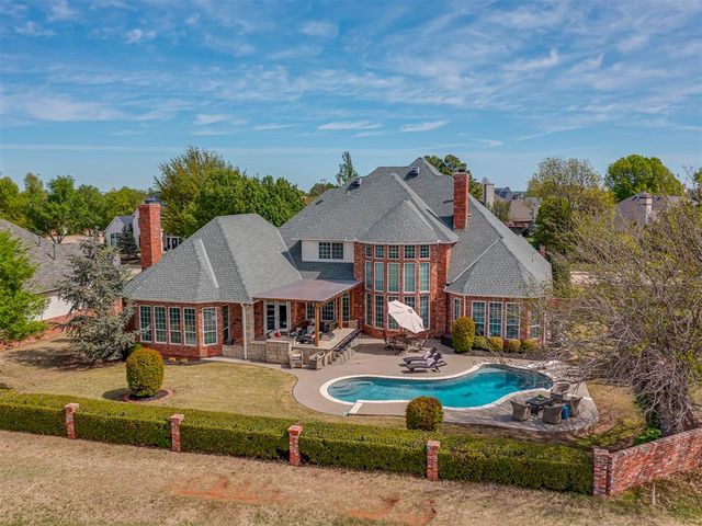 5917 Laquinta Drive, Edmond, OK 73025