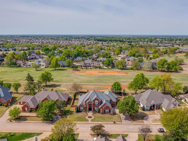 5917 Laquinta Drive, Edmond, OK 73025
