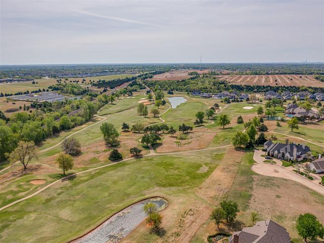 5917 Laquinta Drive, Edmond, OK 73025