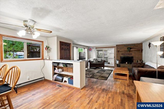 236 S 17th St, Philomath, OR 97370