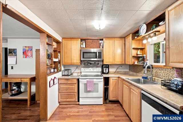 236 S 17th St, Philomath, OR 97370