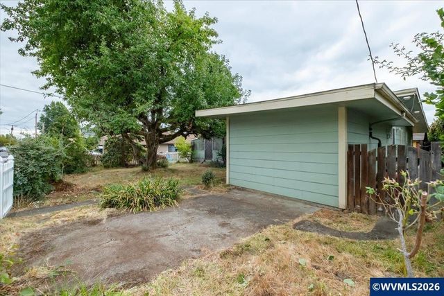 236 S 17th St, Philomath, OR 97370