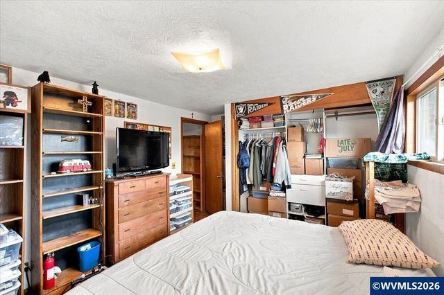 236 S 17th St, Philomath, OR 97370