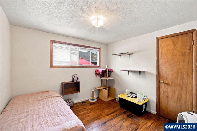 236 S 17th St, Philomath, OR 97370