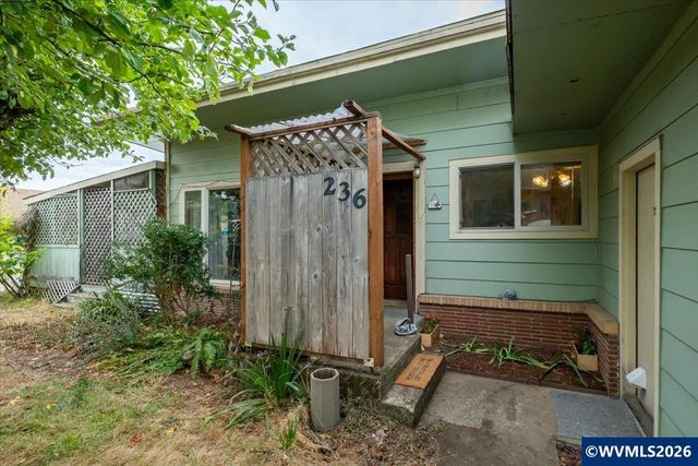 236 S 17th St, Philomath, OR 97370