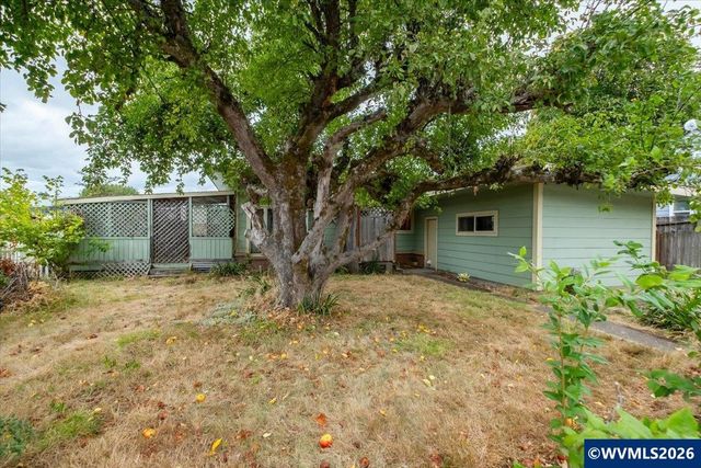 236 S 17th St, Philomath, OR 97370