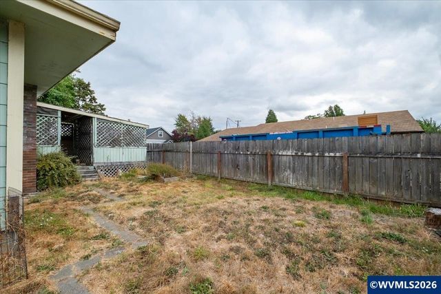 236 S 17th St, Philomath, OR 97370