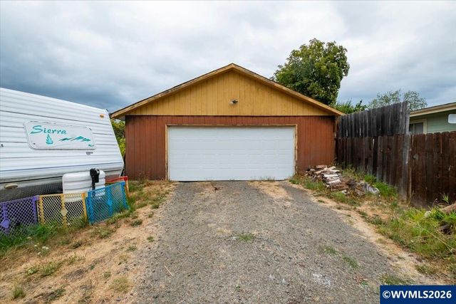 236 S 17th St, Philomath, OR 97370