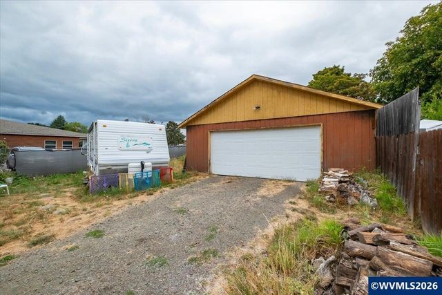236 S 17th St, Philomath, OR 97370