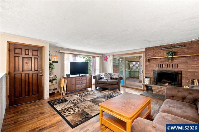 236 S 17th St, Philomath, OR 97370