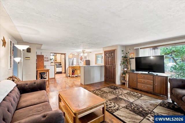 236 S 17th St, Philomath, OR 97370