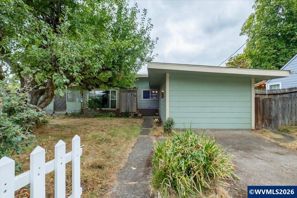 236 S 17th St, Philomath, OR 97370