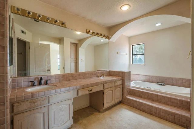 2246 Janis Way, Carlsbad, CA 92008