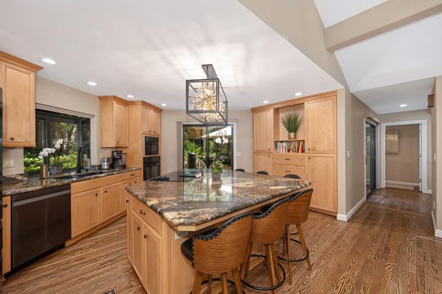 24 Quail Point Pl, Carmichael, CA 95608