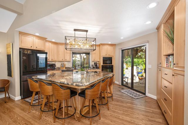 24 Quail Point Pl, Carmichael, CA 95608