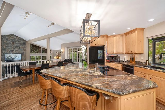 24 Quail Point Pl, Carmichael, CA 95608