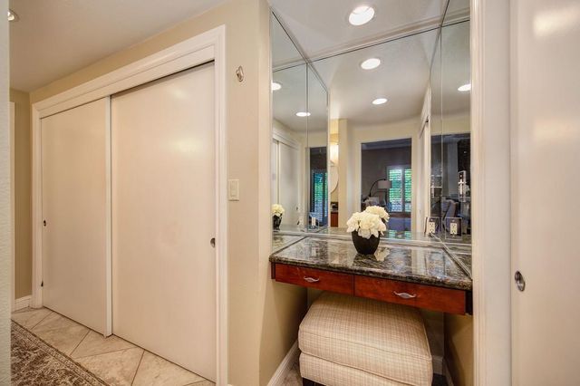 24 Quail Point Pl, Carmichael, CA 95608