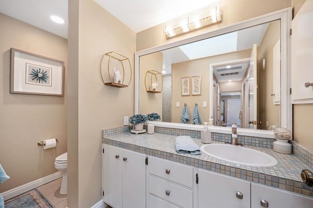 24 Quail Point Pl, Carmichael, CA 95608