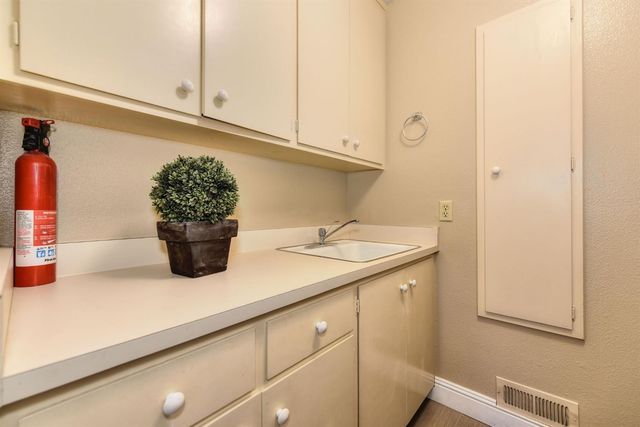 24 Quail Point Pl, Carmichael, CA 95608