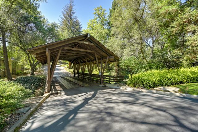 24 Quail Point Pl, Carmichael, CA 95608