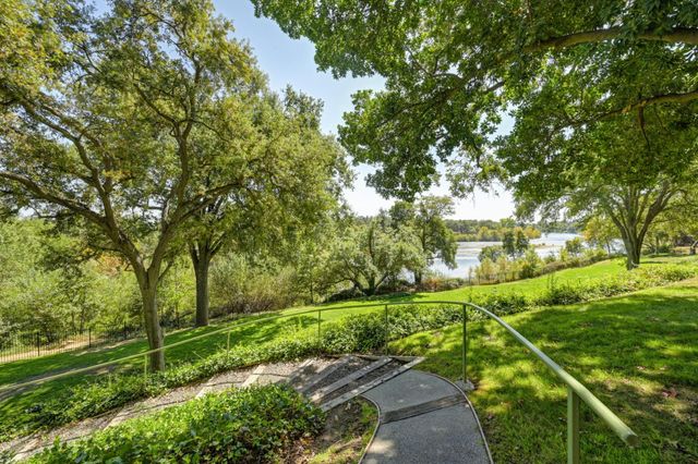 24 Quail Point Pl, Carmichael, CA 95608