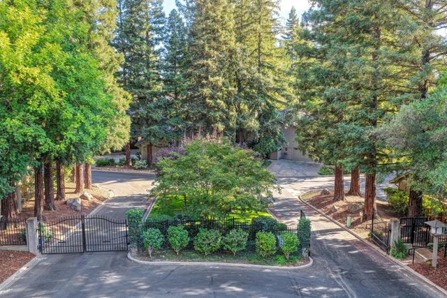 24 Quail Point Pl, Carmichael, CA 95608