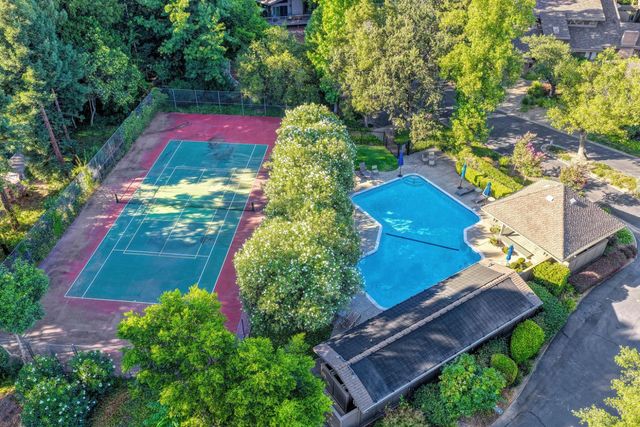 24 Quail Point Pl, Carmichael, CA 95608