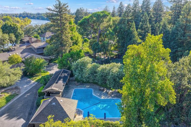24 Quail Point Pl, Carmichael, CA 95608