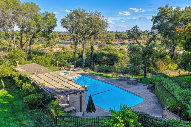 24 Quail Point Pl, Carmichael, CA 95608