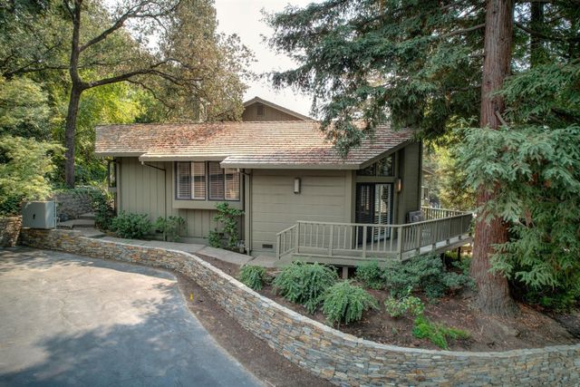 24 Quail Point Pl, Carmichael, CA 95608
