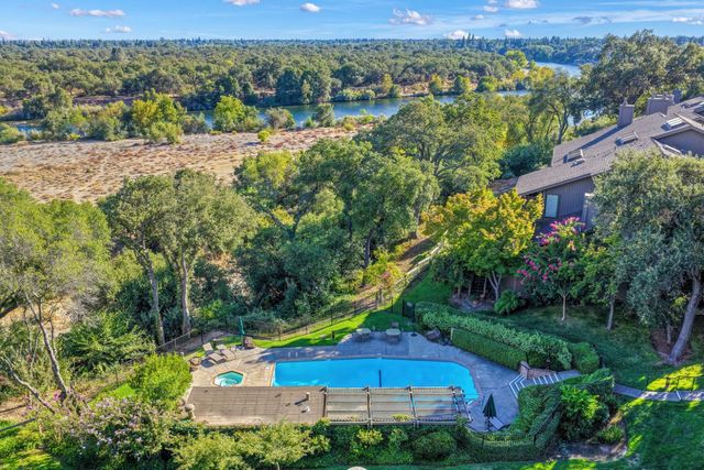 24 Quail Point Pl, Carmichael, CA 95608